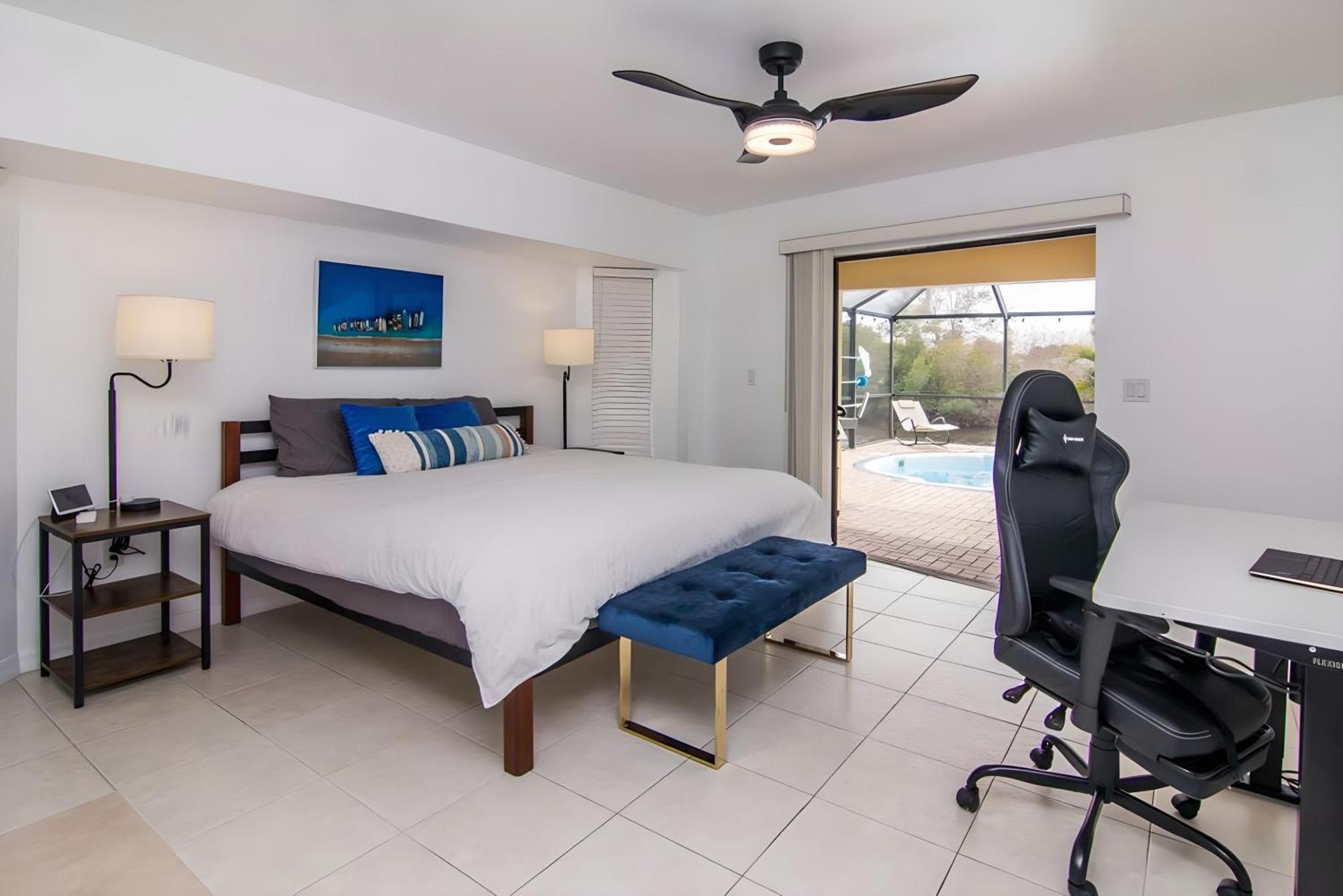 House With A Boatyour Private Waterfront Resort พอร์ตชาร์ล็อต ภายนอก รูปภาพ