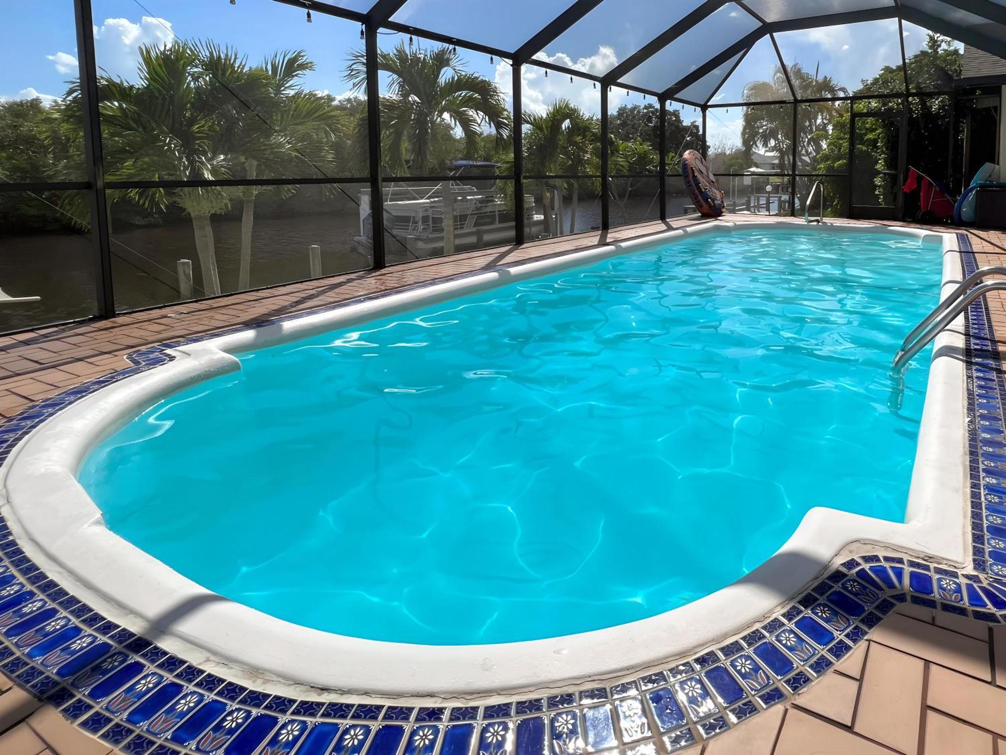 House With A Boatyour Private Waterfront Resort พอร์ตชาร์ล็อต ภายนอก รูปภาพ